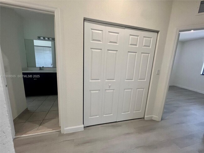 Building Photo - 15001 SW 119th Ln