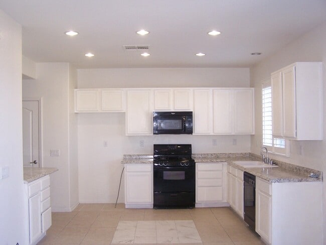 Building Photo - 37815 Banyan Pl