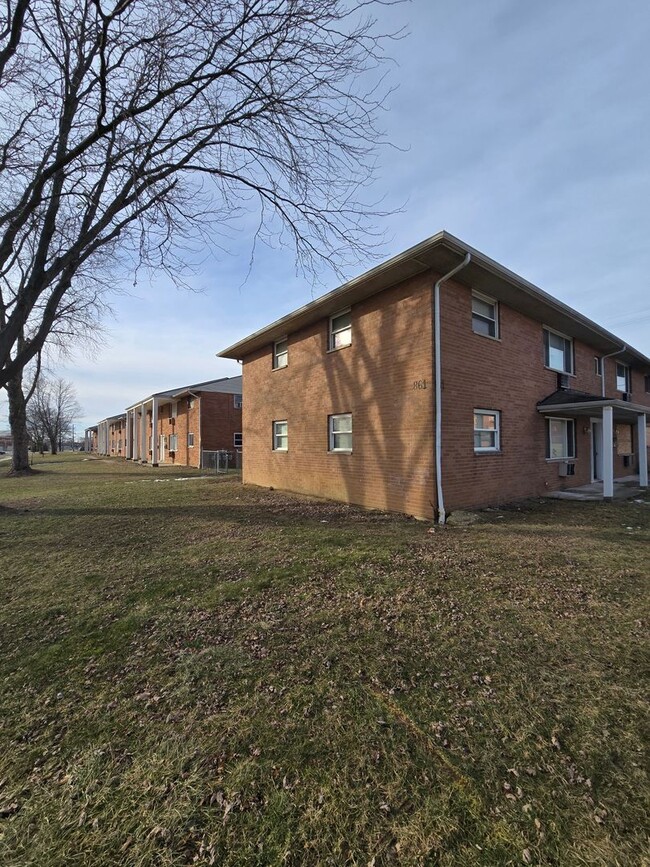 Building Photo - 861 Kingsford Rd