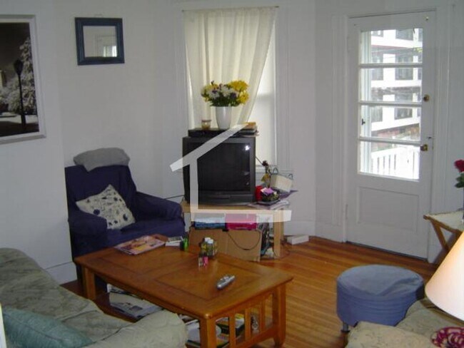 Building Photo - 137 Brooks St