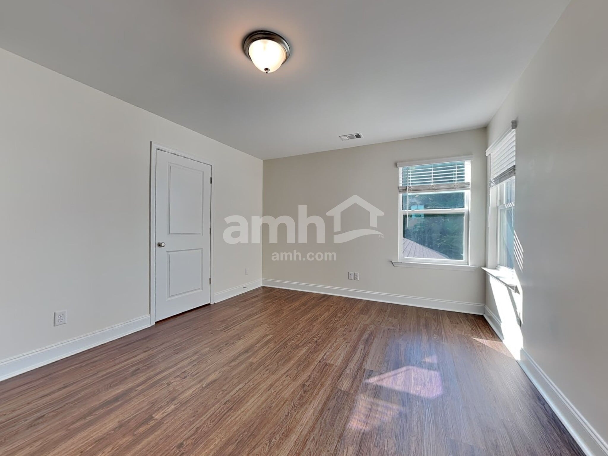 Building Photo - 8 Cherry St