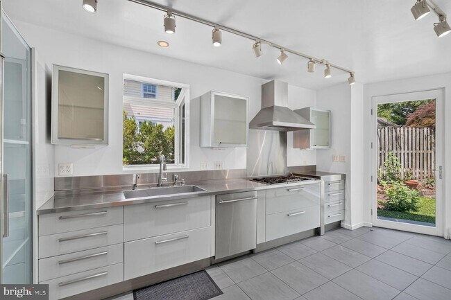 Building Photo - 3113 45th St NW