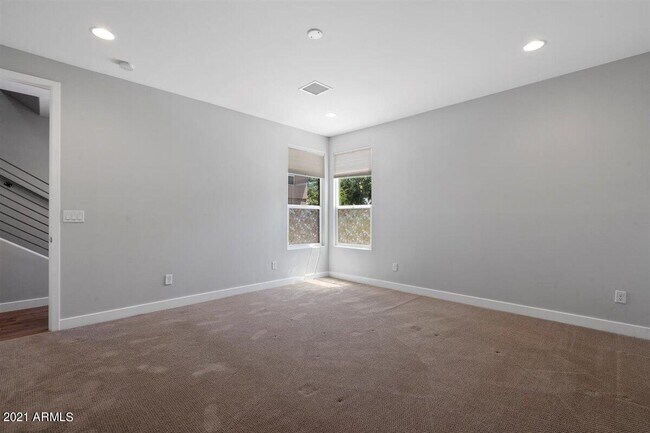 Building Photo - 1214 W 5th St