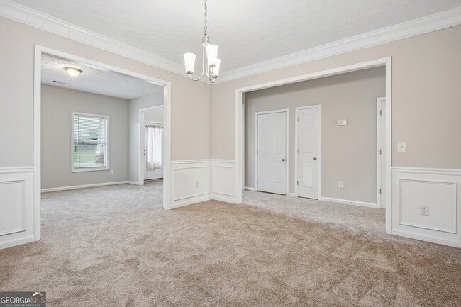 Building Photo - 2040 Village Green Dr