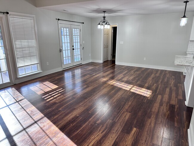 Building Photo - 304 Chisholm Trail