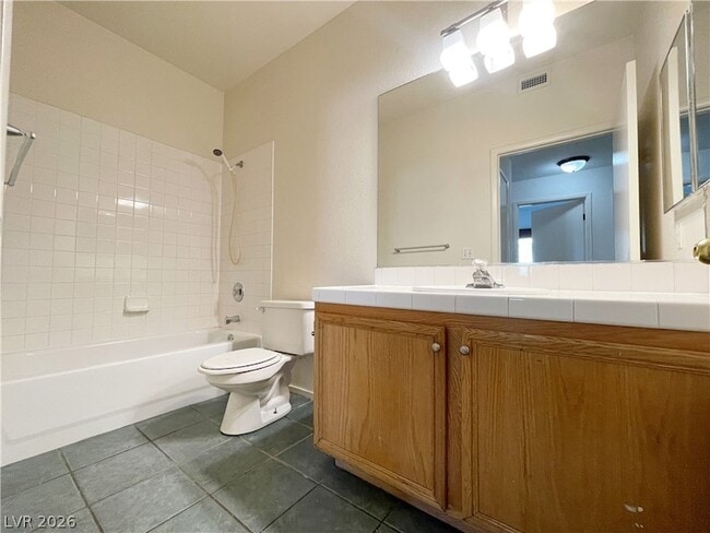 Building Photo - 2110 Los Feliz St