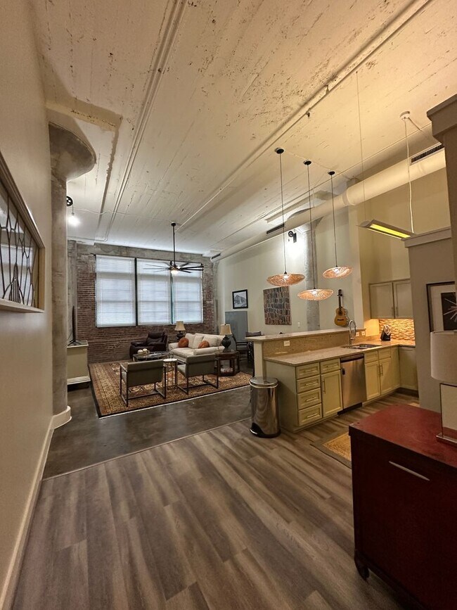 Building Photo - 1 BR/ 1BA at The Lofts with GATED GARAGE P...