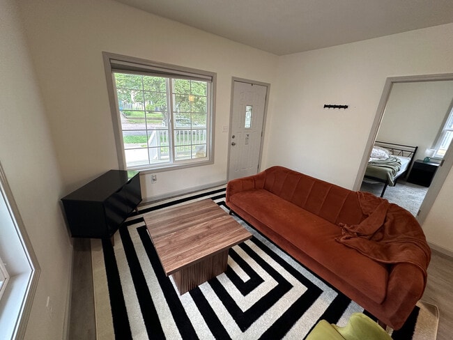 Building Photo - 704 N Duluth Ave