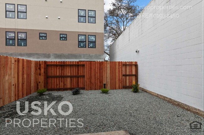 Building Photo - 2817 Democracy Alley