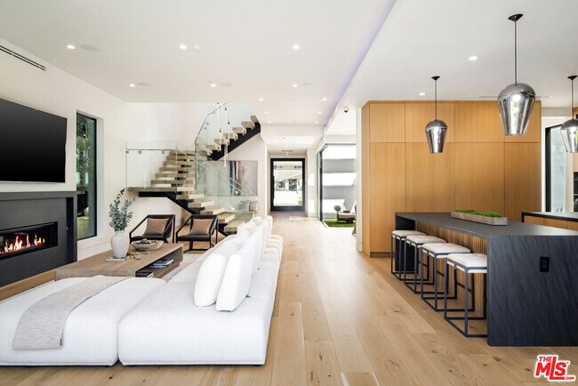 Building Photo - 14822 Hesby St