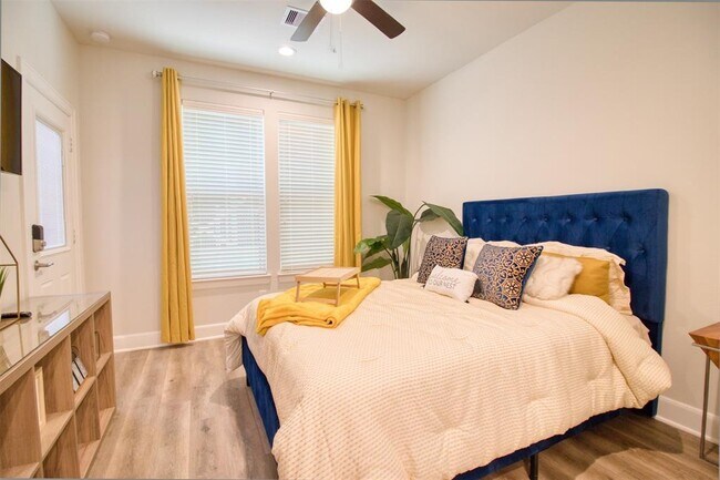 Building Photo - 2806 Grand Fountains Dr