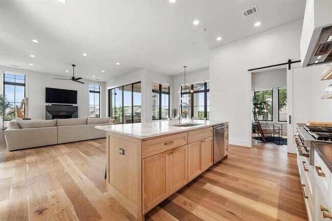 Building Photo - 703 Serene Estates Dr