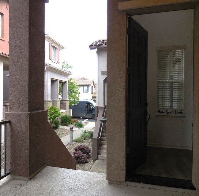 Building Photo - **SPECIAL! One Month Free!** - Spacious Madison Townhome Near Travis AFB with Solar & Garage