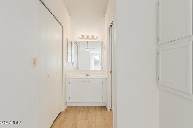 Building Photo - 625 S Westwood