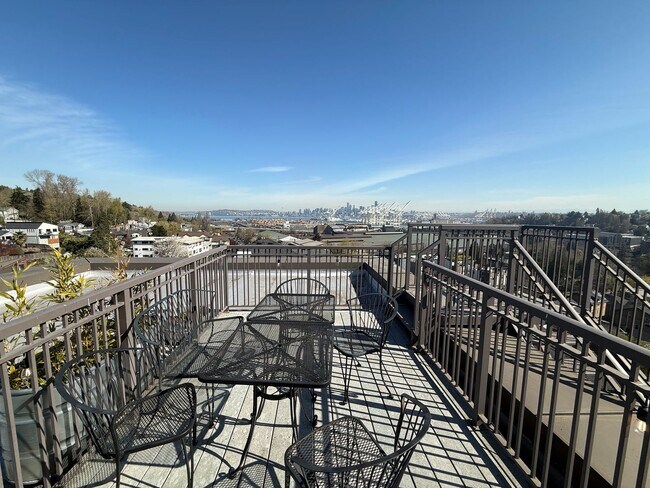 Building Photo - Sausalito Condominiums - West Seattle