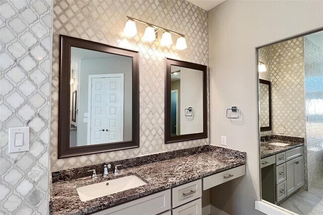 Building Photo - 10334 Fountain Shore Dr