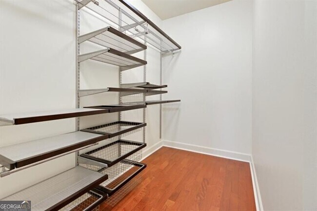 Building Photo - 807 Creekgarden Court