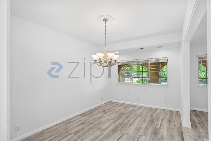 Building Photo - 1400 Arkell Rd