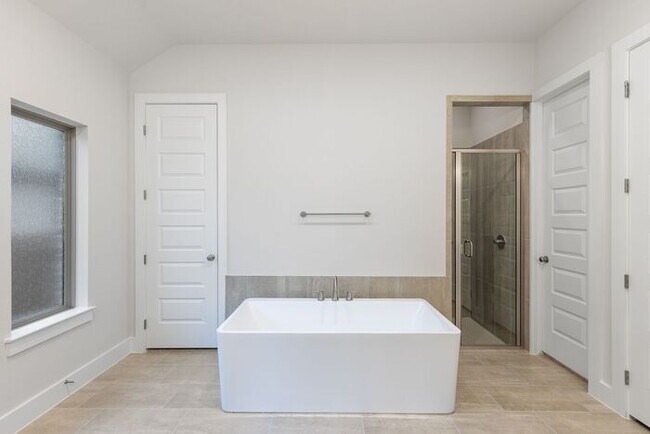 Building Photo - 626 Bay Breeze Dr