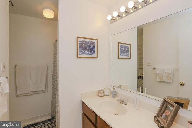 Building Photo - 4723 Leyden Way