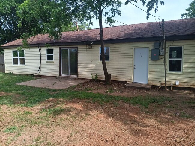 Building Photo - Brand New inside, great neighborhood and large fenced yard!  Call us today to make this your new ...