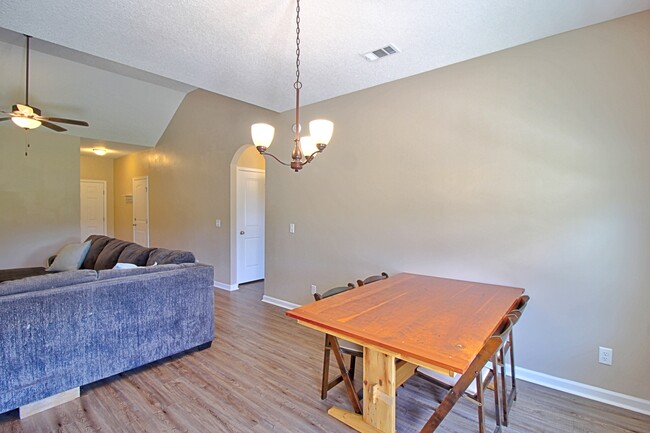 Building Photo - 50 Sunflower Cir NE