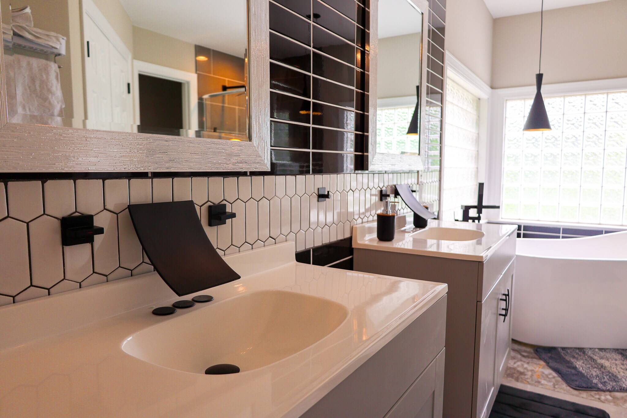 Building Photo - 1208 Enchanted Oaks Dr