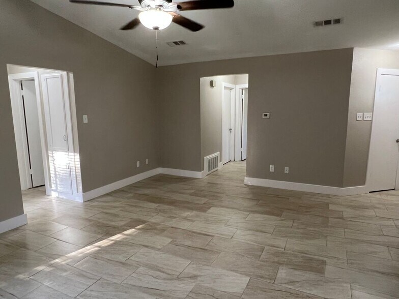 Building Photo - 5909 Avery Island Ave