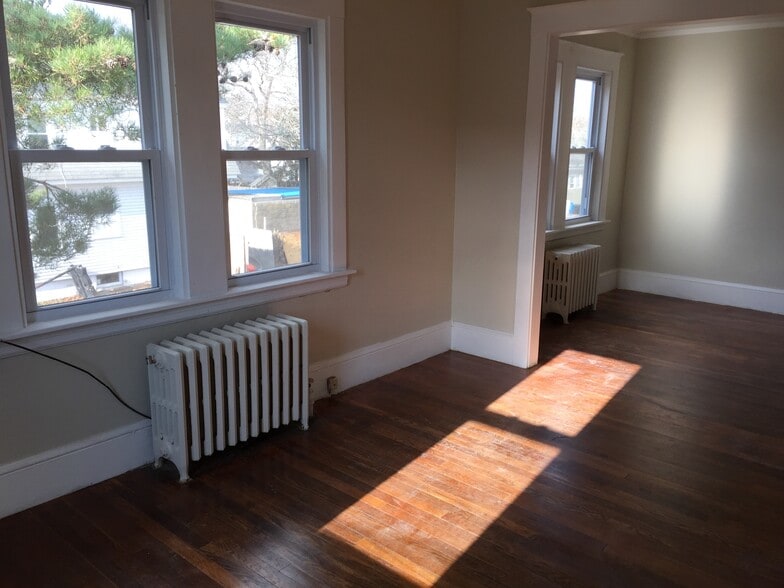 Building Photo - 50 Louis St