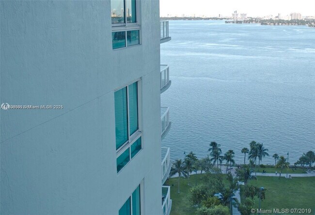 Building Photo - 1900 N Bayshore Dr