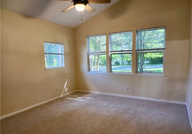 Building Photo - 207 Weiskopf Way