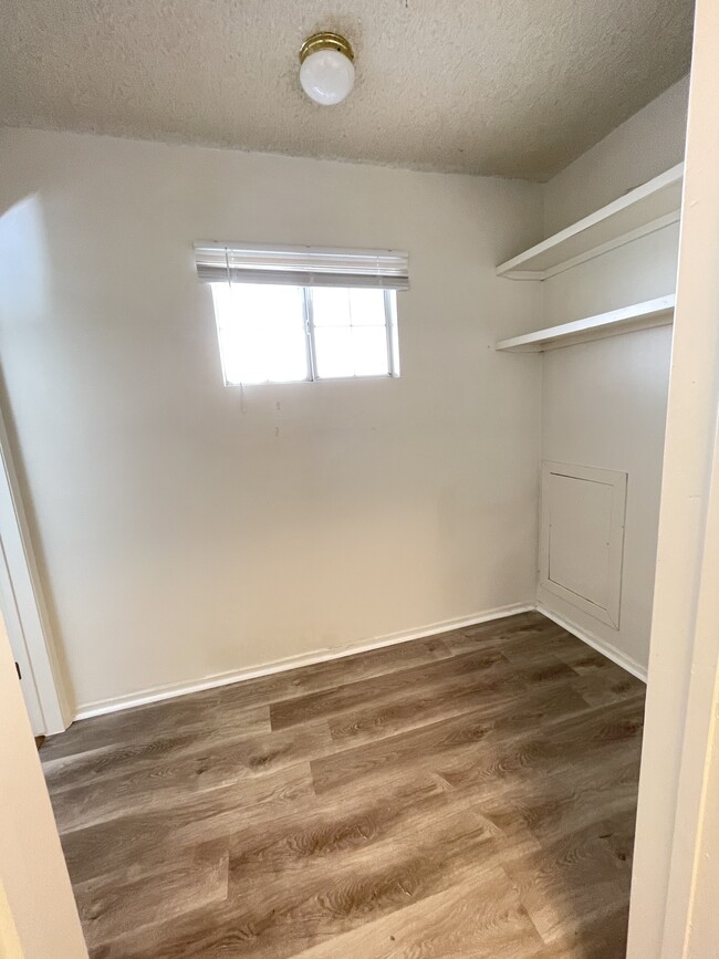 bonus room - 3813 Huron Ave