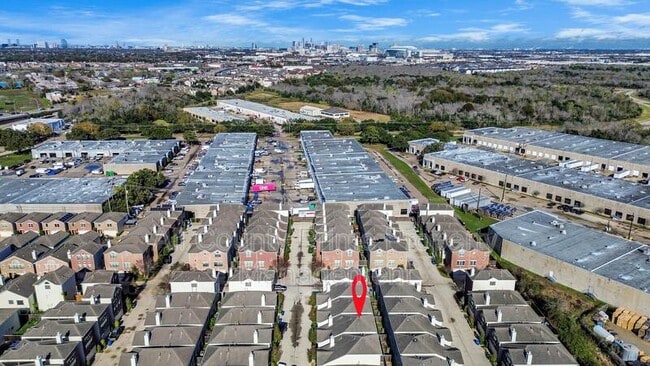 Building Photo - 3627 Main Plaza Dr