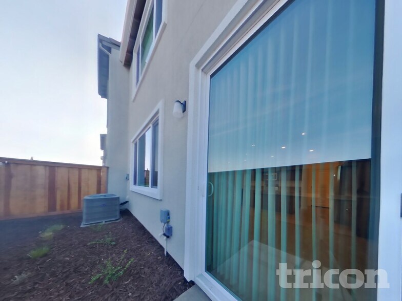 Building Photo - 2054 Delta Vw Ave