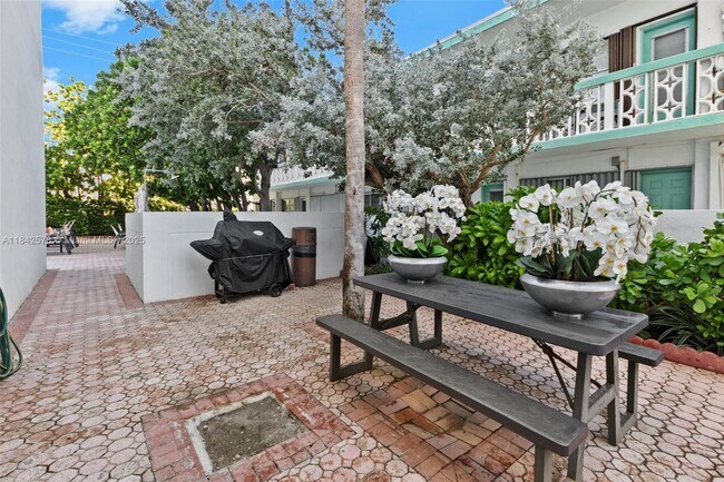 Building Photo - 6450 Collins Ave