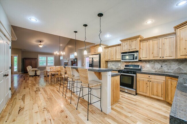 Building Photo - Beautiful Home In Hidden Springs