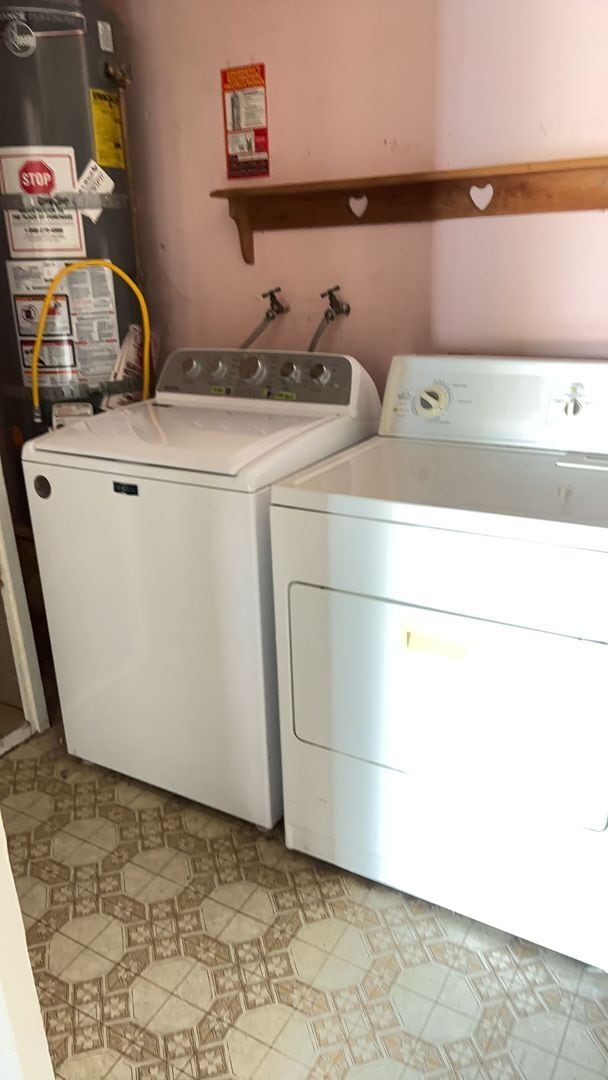 Building Photo - Spacious 2 Bedroom with Sunroom & Office 5...