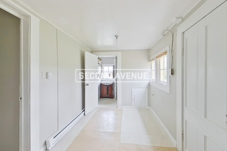 Building Photo - 3401 Hickory Ave SW