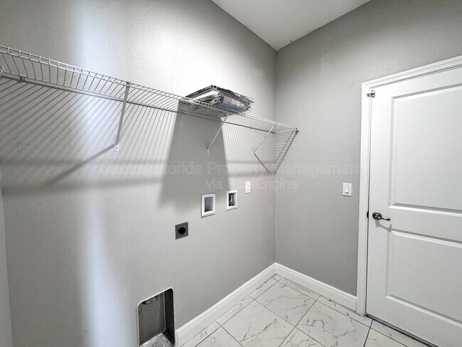 Building Photo - 1389 Worthington Dr