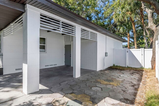 Building Photo - 2710 Boca Ciega Dr N