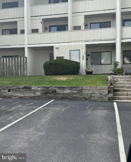 Building Photo - 306 Summit House