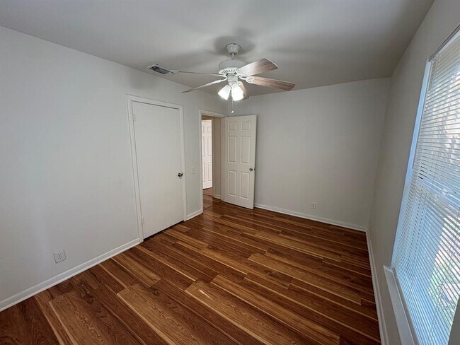 Building Photo - 6506 Linda Ln