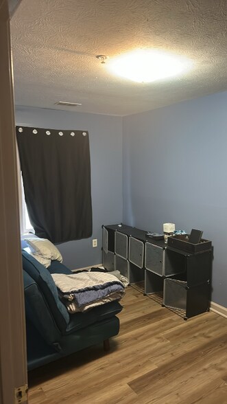 Primary Photo - 1284 S Ox Rd