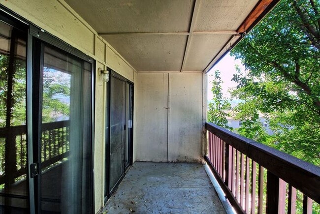 Building Photo - Cozy 2-Bedroom Condo Near CMU & St. Mary’s – Great Amenities!