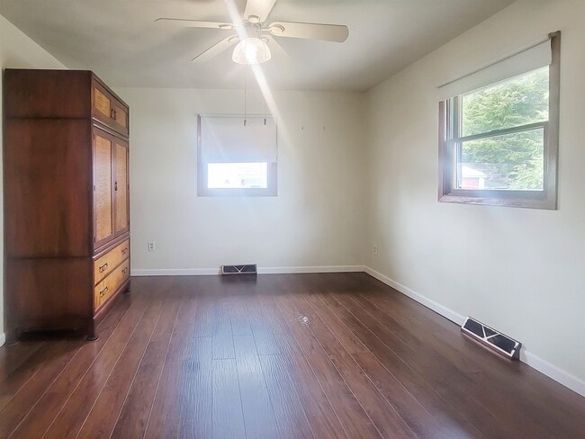 Building Photo - 445 Peach St