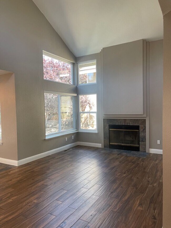 Building Photo - COMING SOON! Beautiful Home with Stunning ...