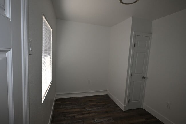 Building Photo - 1007 C St