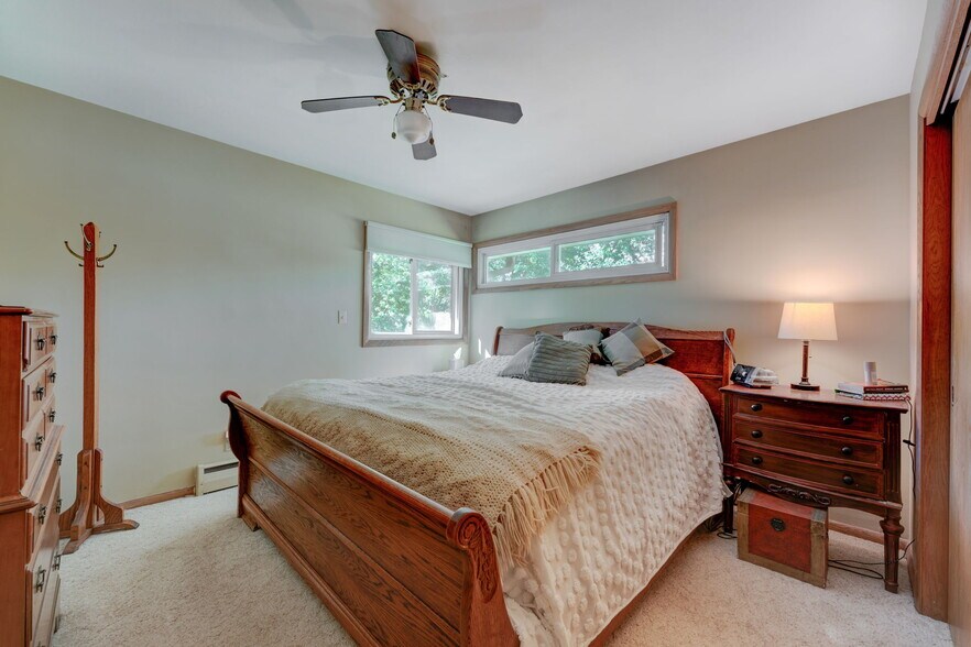 Bedroom 1 - 4925 Main St E