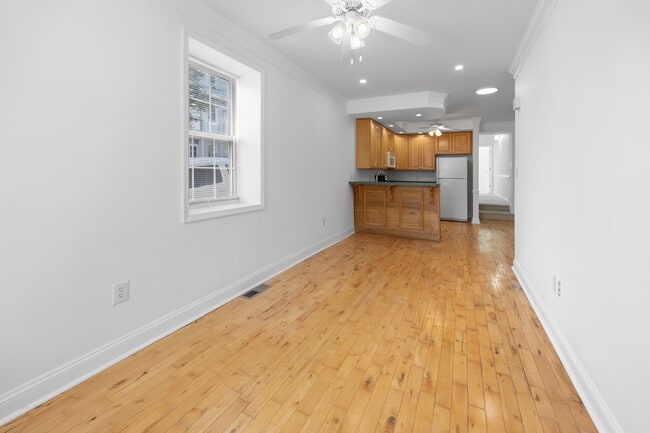 Building Photo - 300 E Elm St