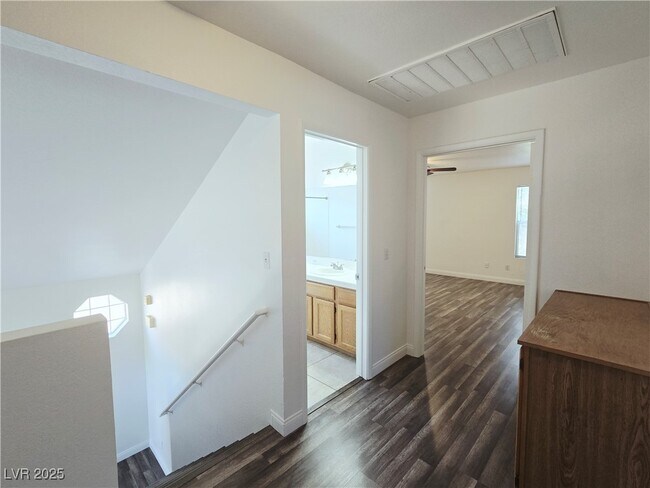 Building Photo - 9433 Valencia Canyon Dr